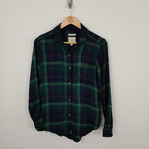 American Eagle Outfitters Tops - American Eagle Boyfriend Fit Flannel Super Soft Shirt size XS